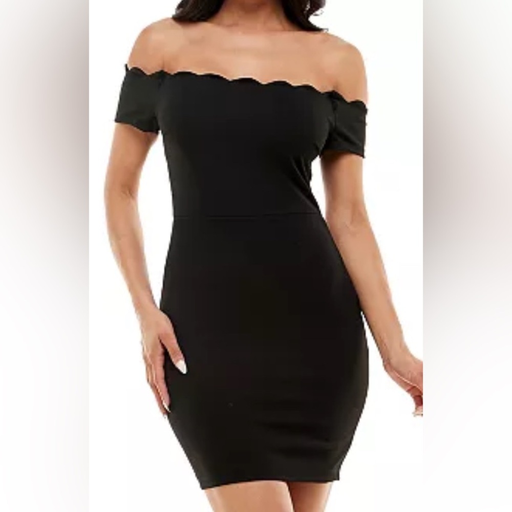B. Darlin Juniors' Off-The-Shoulder Scalloped Black Bodycon Dress Size 1/2 Small